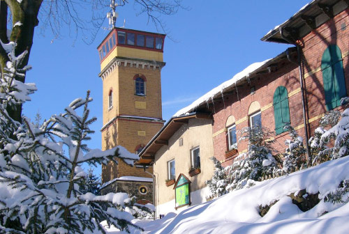 Köhlerturm auf dem Gleesberg im Schnee